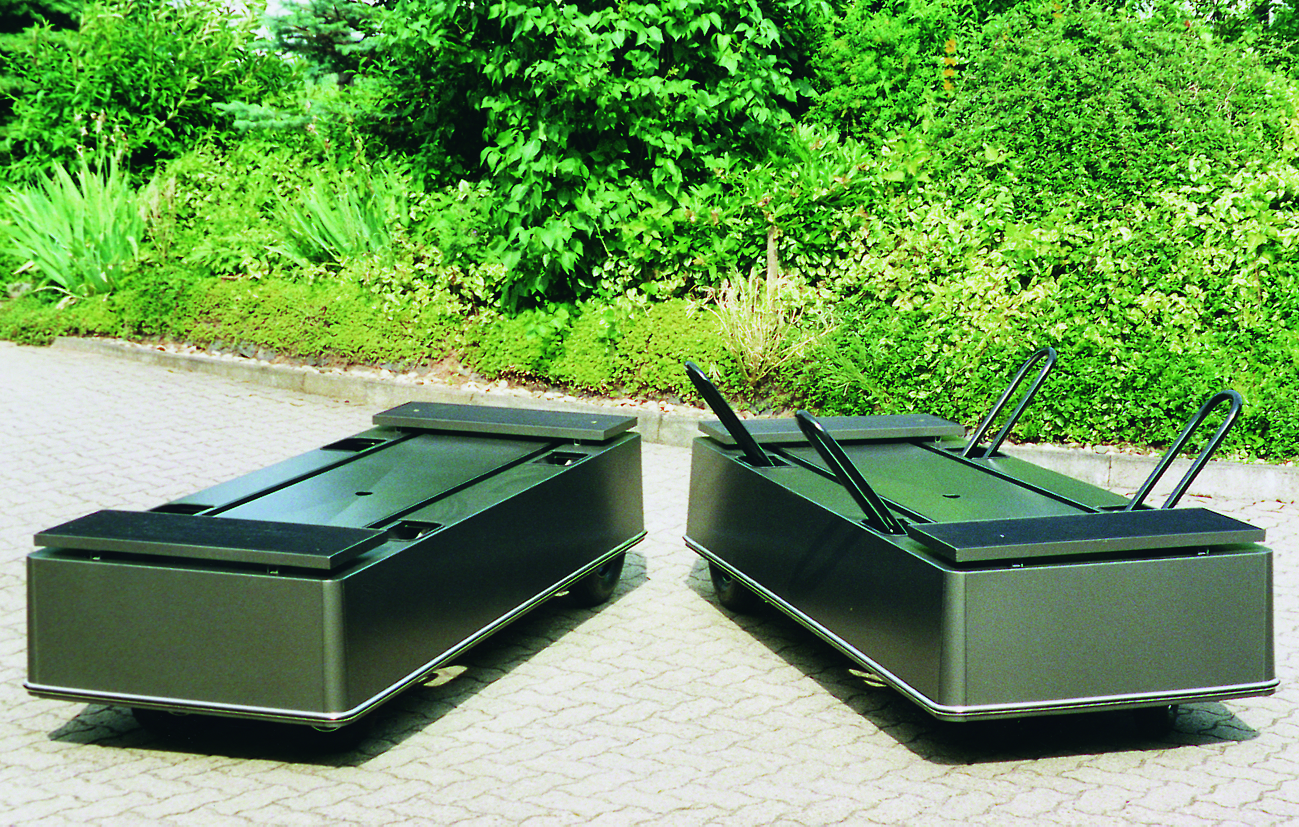 Sargwagen mit Stahlverkleidung